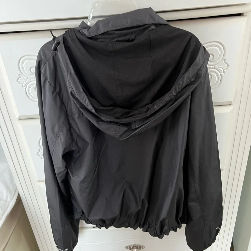 windbreaker - Picture 3 of 3